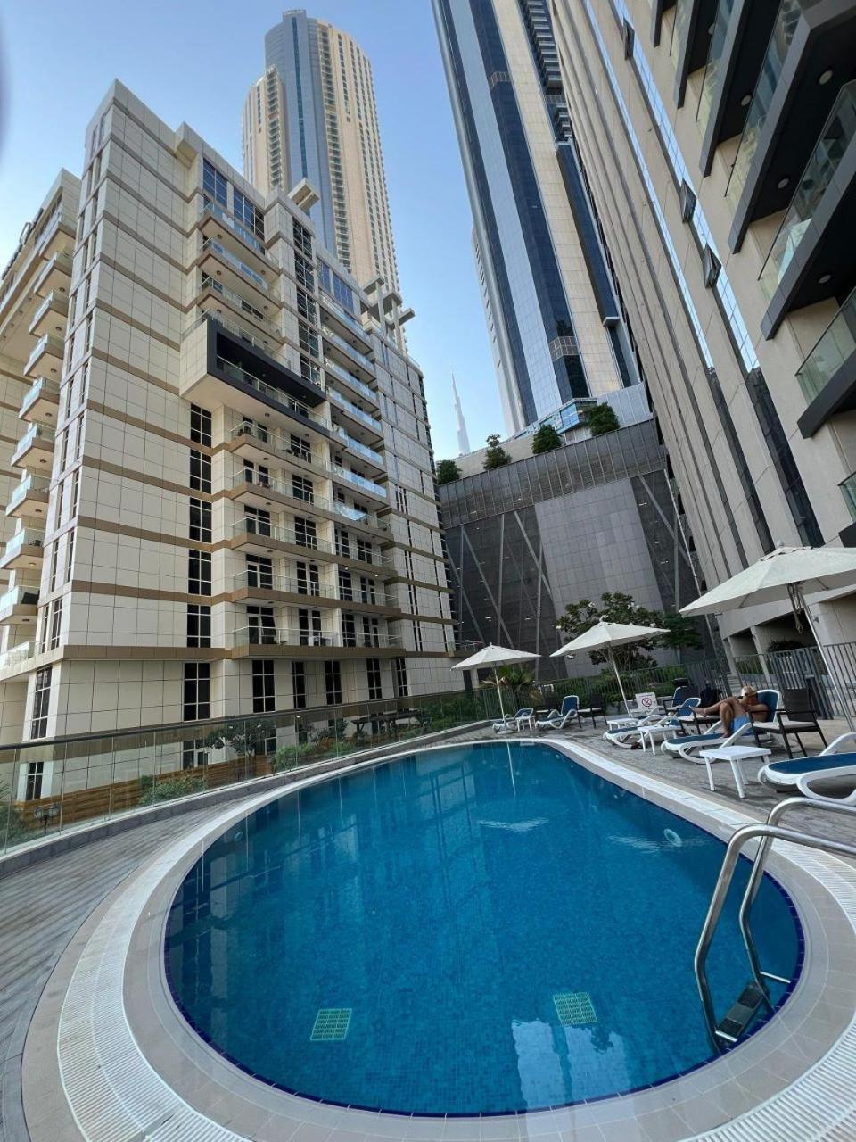 Downtown Holiday'S - 1 Min To Dubai Mall & Burj Khalifa Hostel Buitenkant foto